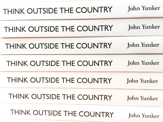 書籍『Think Outside the Country』の背表紙